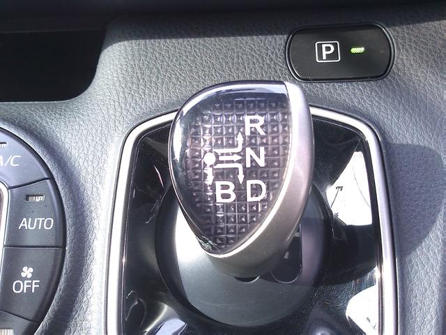 ヴォクシー ハイブリッドＸ　車検２年付　純正ＳＤナビＴＶ　両側パワースライドドア　Ｂｌｕｅｔｏｏｔｈ　ＥＴＣ　バックモニター　ＬＥＤ　電子シフト　純正アルミ（20枚目）