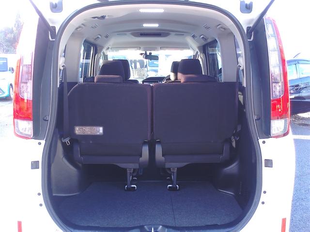 ノア ハイブリッドＧ　車検２年付　純正９インチナビ　パノラミックビューモニター　フルセグ　ＤＶＤ再生　Ｂｌｕｅｔｏｏｔｈ　ＥＴＣ　クルコン　フロントカメラ　サイドカメラ　ＬＥＤ（11枚目）