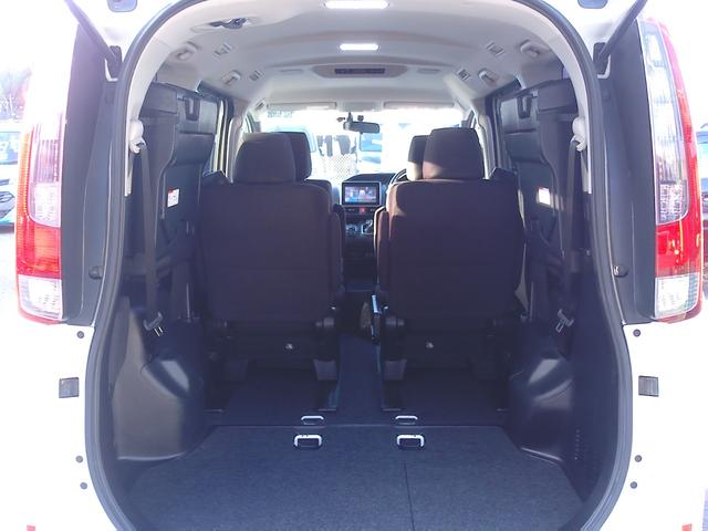 ノア ハイブリッドＧ　車検２年付　純正９インチナビ　パノラミックビューモニター　フルセグ　ＤＶＤ再生　Ｂｌｕｅｔｏｏｔｈ　ＥＴＣ　クルコン　フロントカメラ　サイドカメラ　ＬＥＤ（12枚目）