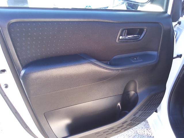 ノア ハイブリッドＧ　車検２年付　純正９インチナビ　パノラミックビューモニター　フルセグ　ＤＶＤ再生　Ｂｌｕｅｔｏｏｔｈ　ＥＴＣ　クルコン　フロントカメラ　サイドカメラ　ＬＥＤ（32枚目）