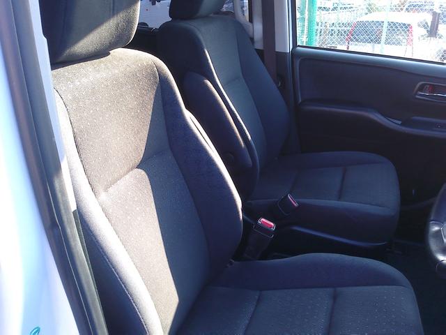 ノア ハイブリッドＧ　車検２年付　純正９インチナビ　パノラミックビューモニター　フルセグ　ＤＶＤ再生　Ｂｌｕｅｔｏｏｔｈ　ＥＴＣ　クルコン　フロントカメラ　サイドカメラ　ＬＥＤ（34枚目）