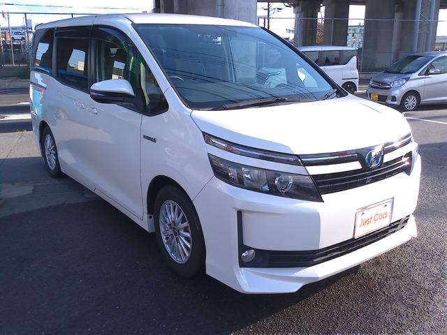 ヴォクシー ハイブリッドＶ　車検２年付　純正９インチナビ　後席モニター　フルセグ　ＤＶＤ再生　Ｂｌｕｅｔｏｏｔｈ　バックモニター　両側パワースライドドア　ローダウン　ＥＴＣ（7枚目）