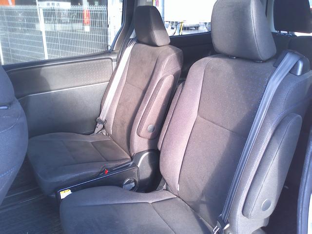 ヴォクシー ハイブリッドＶ　車検２年付　純正９インチナビ　後席モニター　フルセグ　ＤＶＤ再生　Ｂｌｕｅｔｏｏｔｈ　バックモニター　両側パワースライドドア　ローダウン　ＥＴＣ（9枚目）