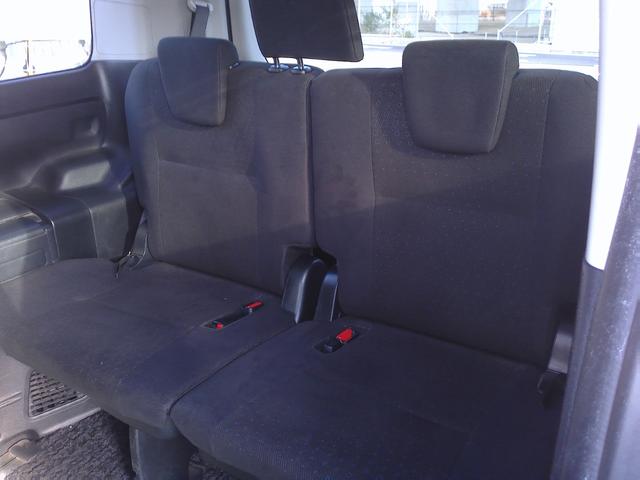 ヴォクシー ハイブリッドＶ　車検２年付　純正９インチナビ　後席モニター　フルセグ　ＤＶＤ再生　Ｂｌｕｅｔｏｏｔｈ　バックモニター　両側パワースライドドア　ローダウン　ＥＴＣ（10枚目）