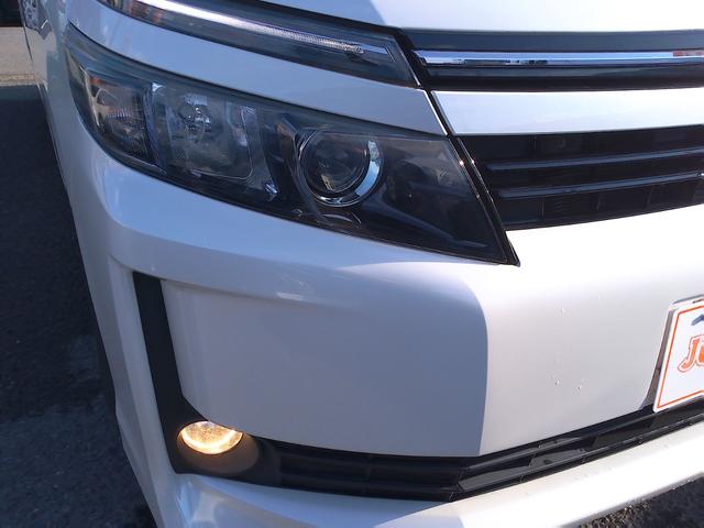 ヴォクシー ハイブリッドＶ　車検２年付　純正９インチナビ　後席モニター　フルセグ　ＤＶＤ再生　Ｂｌｕｅｔｏｏｔｈ　バックモニター　両側パワースライドドア　ローダウン　ＥＴＣ（21枚目）