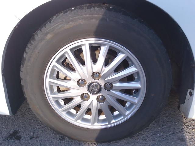 ヴォクシー ハイブリッドＶ　車検２年付　純正９インチナビ　後席モニター　フルセグ　ＤＶＤ再生　Ｂｌｕｅｔｏｏｔｈ　バックモニター　両側パワースライドドア　ローダウン　ＥＴＣ（26枚目）