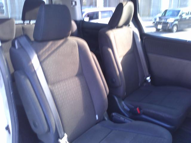 ヴォクシー ハイブリッドＶ　車検２年付　純正９インチナビ　後席モニター　フルセグ　ＤＶＤ再生　Ｂｌｕｅｔｏｏｔｈ　バックモニター　両側パワースライドドア　ローダウン　ＥＴＣ（31枚目）