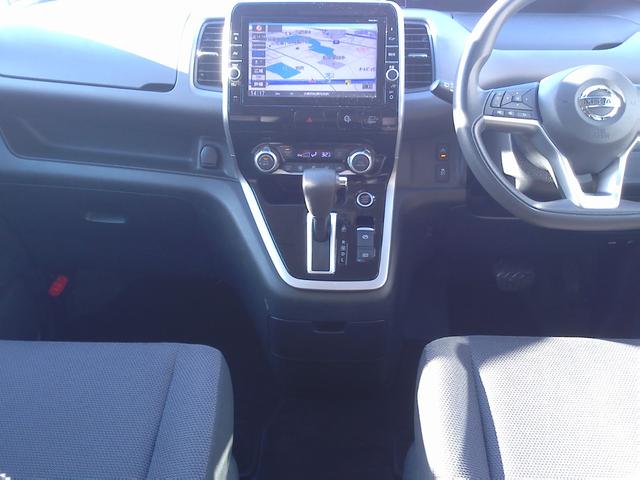 セレナ Ｘ　車検２年付　純正９インチナビ　後席モニター　プロパイロット　アラウンドビューモニター　フルセグ　ＤＶＤ　Ｂｌｕｅｔｏｏｔｈ　ＥＴＣ　パワースライド　Ｐアシスト　デジタルインナーミラー　エマブレ（13枚目）