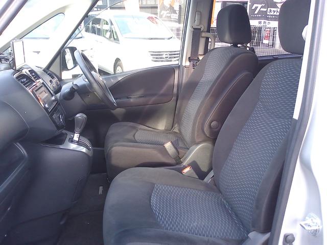 セレナ ２０Ｘ　Ｓ－ハイブリッド　セカンドスライドアップシート　車検２年付　プッシュスタート　ナビＴＶ　バックモニター　ＣＤ　ラジオ　エマージェンシーブレーキ　クルーズコントロール（10枚目）