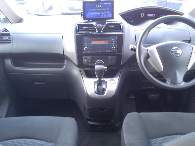 セレナ ２０Ｘ　Ｓ－ハイブリッド　セカンドスライドアップシート　車検２年付　プッシュスタート　ナビＴＶ　バックモニター　ＣＤ　ラジオ　エマージェンシーブレーキ　クルーズコントロール（15枚目）