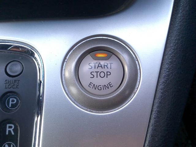 セレナ ２０Ｘ　Ｓ－ハイブリッド　セカンドスライドアップシート　車検２年付　プッシュスタート　ナビＴＶ　バックモニター　ＣＤ　ラジオ　エマージェンシーブレーキ　クルーズコントロール（18枚目）