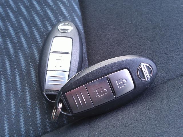 セレナ ２０Ｘ　Ｓ－ハイブリッド　セカンドスライドアップシート　車検２年付　プッシュスタート　ナビＴＶ　バックモニター　ＣＤ　ラジオ　エマージェンシーブレーキ　クルーズコントロール（19枚目）