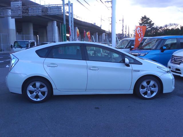 プリウス Ｇツーリングセレクション　車検９年２月　純正８インチナビ　フルセグ　ＤＶＤ再生　Ｂｌｕｅｔｏｏｔｈ　バックモニター　ＥＴＣ　ハーフレザー　パワーシート　コーナーセンサー　ＬＥＤヘッドライト（32枚目）