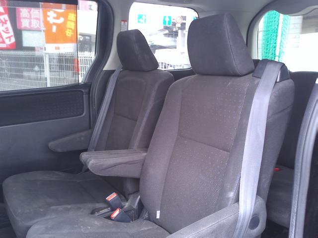 ヴォクシー ハイブリッドＶ　車検２年付　ＡＬＰＩＮＥナビ　後席モニター　フルセグ　ＤＶＤ再生　Ｂｌｕｅｔｏｏｔｈ　ＥＴＣ　ＬＥＤ　コーナーセンサー　パワースライド　クルーズコントロール　置くだけ充電（9枚目）