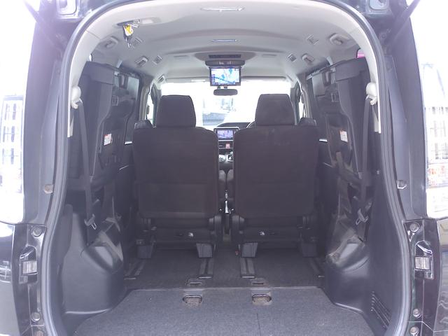 ヴォクシー ハイブリッドＶ　車検２年付　ＡＬＰＩＮＥナビ　後席モニター　フルセグ　ＤＶＤ再生　Ｂｌｕｅｔｏｏｔｈ　ＥＴＣ　ＬＥＤ　コーナーセンサー　パワースライド　クルーズコントロール　置くだけ充電（12枚目）