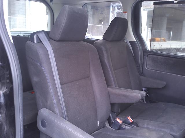 ヴォクシー ハイブリッドＶ　車検２年付　ＡＬＰＩＮＥナビ　後席モニター　フルセグ　ＤＶＤ再生　Ｂｌｕｅｔｏｏｔｈ　ＥＴＣ　ＬＥＤ　コーナーセンサー　パワースライド　クルーズコントロール　置くだけ充電（27枚目）