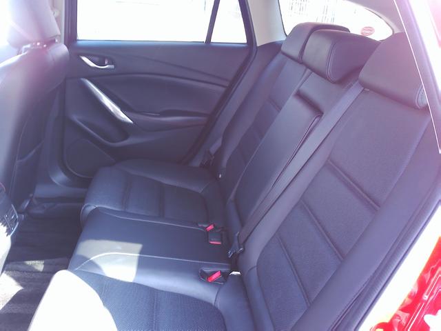 �ԓ��̓X�~�Y�~�܂ō����X�`�[���N���[�i�[�ɂēO��I�ɐ��|��t���A�}�b�g�����O���ې􂢁􉺒n�̃J�[�y�b�g�ɂ�����܂Ő��|�������܂��������Ȏԓ��ŉ��K�h���C�u��