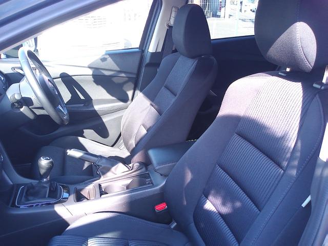 �ԓ��̓X�~�Y�~�܂ō����X�`�[���N���[�i�[�ɂēO��I�ɐ��|��t���A�}�b�g�����O���ې􂢁􉺒n�̃J�[�y�b�g�ɂ�����܂Ő��|�������܂��������Ȏԓ��ŉ��K�h���C�u��