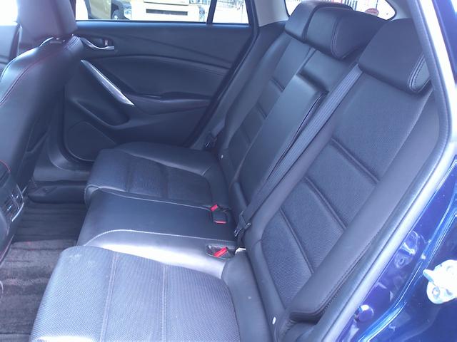 �ԓ��̓X�~�Y�~�܂ō����X�`�[���N���[�i�[�ɂēO��I�ɐ��|��t���A�}�b�g�����O���ې􂢁􉺒n�̃J�[�y�b�g�ɂ�����܂Ő��|�������܂��������Ȏԓ��ŉ��K�h���C�u��