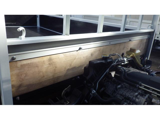 ＮＴ４５０アトラス 　高床２ｔ平ボディ／積載２０００ｋｇ／荷台木板張り／６速ＡＴ／ＭＴモード付オートマ／車線はみだし警告／レーダーブレーキ／エアコン／パワステ／パワーウインドウ／ＥＴＣ／ナビ／仕上げ済み（17枚目）