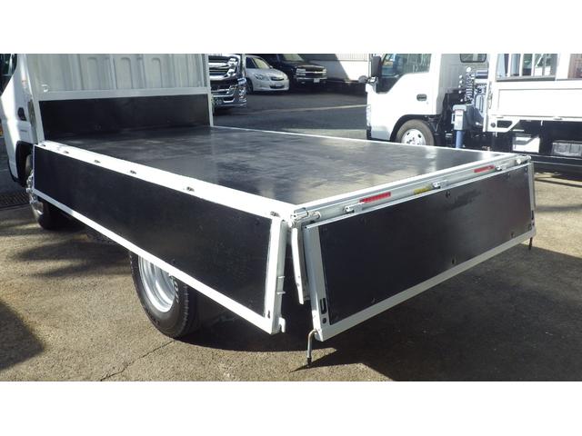 ＮＴ４５０アトラス 　高床２ｔ平ボディ／積載２０００ｋｇ／荷台木板張り／６速ＡＴ／ＭＴモード付オートマ／車線はみだし警告／レーダーブレーキ／エアコン／パワステ／パワーウインドウ／ＥＴＣ／ナビ／仕上げ済み（20枚目）