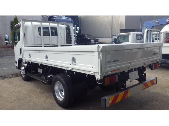 エルフトラック 　低床４．６ｔ平ボディ／ワイドセミロング／積載４６００ｋｇ／６速マニュアル／荷台木板／ＥＴＣ／エアコン／パワステ／パワーウインドウ／仕上げ済み（4枚目）