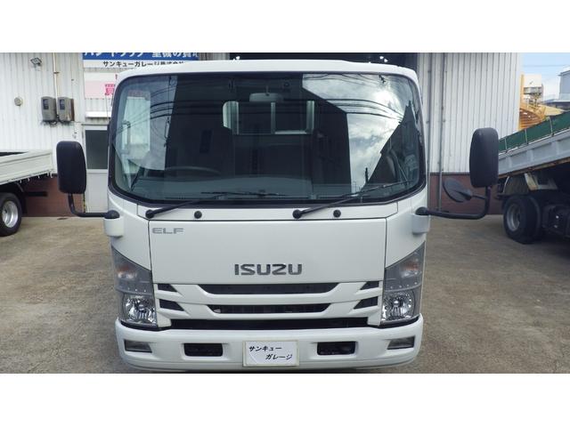 エルフトラック 　低床４．６ｔ平ボディ／ワイドセミロング／積載４６００ｋｇ／６速マニュアル／荷台木板／ＥＴＣ／エアコン／パワステ／パワーウインドウ／仕上げ済み（5枚目）