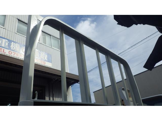 エルフトラック 　低床４．６ｔ平ボディ／ワイドセミロング／積載４６００ｋｇ／６速マニュアル／荷台木板／ＥＴＣ／エアコン／パワステ／パワーウインドウ／仕上げ済み（13枚目）