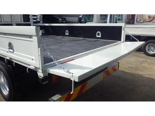 エルフトラック 　低床４．６ｔ平ボディ／ワイドセミロング／積載４６００ｋｇ／６速マニュアル／荷台木板／ＥＴＣ／エアコン／パワステ／パワーウインドウ／仕上げ済み（19枚目）