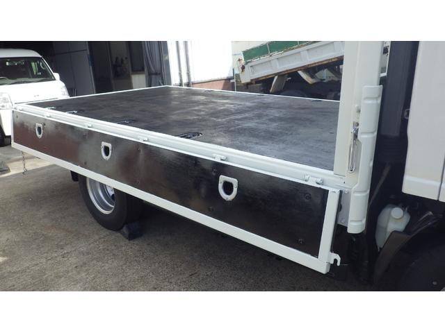 エルフトラック 　低床４．６ｔ平ボディ／ワイドセミロング／積載４６００ｋｇ／６速マニュアル／荷台木板／ＥＴＣ／エアコン／パワステ／パワーウインドウ／仕上げ済み（23枚目）