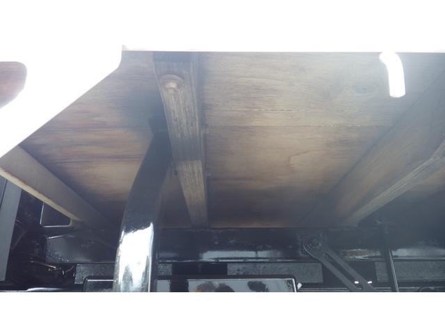 エルフトラック 　低床４．６ｔ平ボディ／ワイドセミロング／積載４６００ｋｇ／６速マニュアル／荷台木板／ＥＴＣ／エアコン／パワステ／パワーウインドウ／仕上げ済み（24枚目）