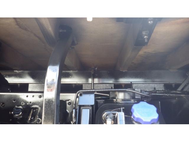 エルフトラック 　低床４．６ｔ平ボディ／ワイドセミロング／積載４６００ｋｇ／６速マニュアル／荷台木板／ＥＴＣ／エアコン／パワステ／パワーウインドウ／仕上げ済み（25枚目）