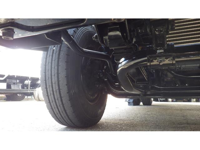 エルフトラック 　低床４．６ｔ平ボディ／ワイドセミロング／積載４６００ｋｇ／６速マニュアル／荷台木板／ＥＴＣ／エアコン／パワステ／パワーウインドウ／仕上げ済み（41枚目）