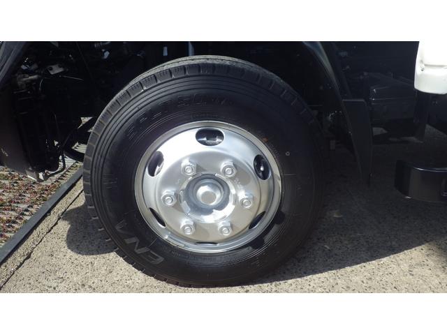 エルフトラック 　低床４．６ｔ平ボディ／ワイドセミロング／積載４６００ｋｇ／６速マニュアル／荷台木板／ＥＴＣ／エアコン／パワステ／パワーウインドウ／仕上げ済み（47枚目）