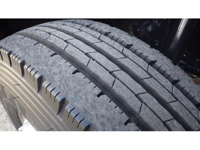 エルフトラック 　低床４．６ｔ平ボディ／ワイドセミロング／積載４６００ｋｇ／６速マニュアル／荷台木板／ＥＴＣ／エアコン／パワステ／パワーウインドウ／仕上げ済み（50枚目）