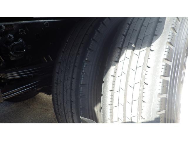 エルフトラック 　低床４．６ｔ平ボディ／ワイドセミロング／積載４６００ｋｇ／６速マニュアル／荷台木板／ＥＴＣ／エアコン／パワステ／パワーウインドウ／仕上げ済み（52枚目）