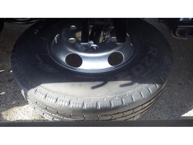 エルフトラック 　低床４．６ｔ平ボディ／ワイドセミロング／積載４６００ｋｇ／６速マニュアル／荷台木板／ＥＴＣ／エアコン／パワステ／パワーウインドウ／仕上げ済み（53枚目）