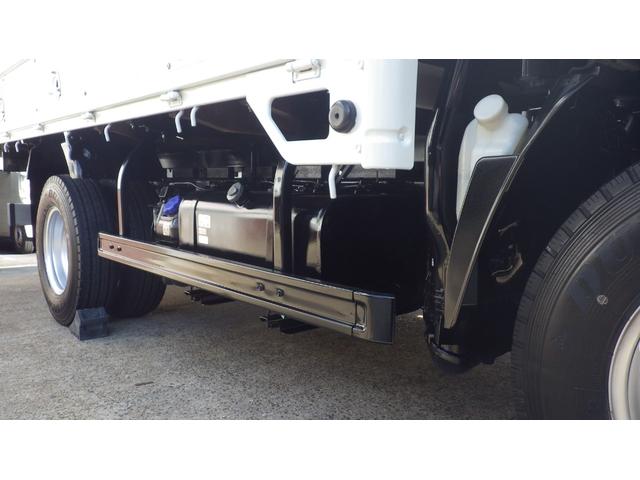 エルフトラック 　低床４．６ｔ平ボディ／ワイドセミロング／積載４６００ｋｇ／６速マニュアル／荷台木板／ＥＴＣ／エアコン／パワステ／パワーウインドウ／仕上げ済み（55枚目）