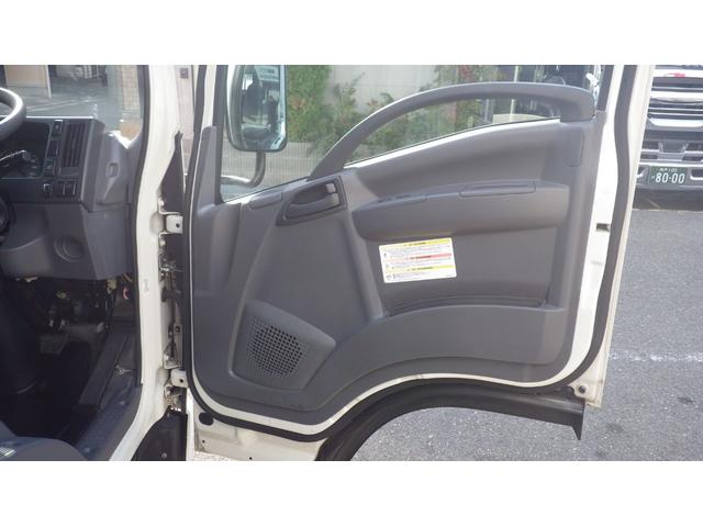 エルフトラック 　低床４．６ｔ平ボディ／ワイドセミロング／積載４６００ｋｇ／６速マニュアル／荷台木板／ＥＴＣ／エアコン／パワステ／パワーウインドウ／仕上げ済み（57枚目）
