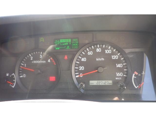 エルフトラック 　低床４．６ｔ平ボディ／ワイドセミロング／積載４６００ｋｇ／６速マニュアル／荷台木板／ＥＴＣ／エアコン／パワステ／パワーウインドウ／仕上げ済み（62枚目）