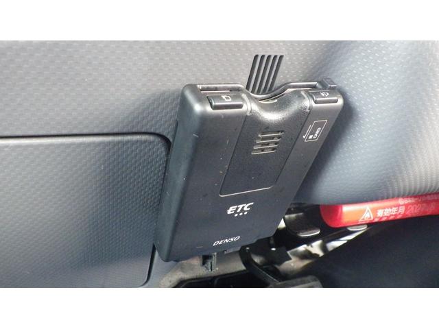 エルフトラック 　低床４．６ｔ平ボディ／ワイドセミロング／積載４６００ｋｇ／６速マニュアル／荷台木板／ＥＴＣ／エアコン／パワステ／パワーウインドウ／仕上げ済み（66枚目）