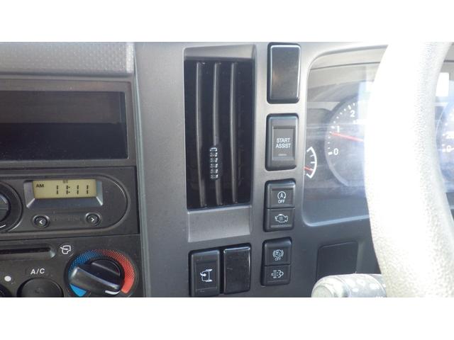 エルフトラック 　低床４．６ｔ平ボディ／ワイドセミロング／積載４６００ｋｇ／６速マニュアル／荷台木板／ＥＴＣ／エアコン／パワステ／パワーウインドウ／仕上げ済み（68枚目）