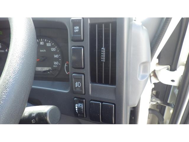 エルフトラック 　低床４．６ｔ平ボディ／ワイドセミロング／積載４６００ｋｇ／６速マニュアル／荷台木板／ＥＴＣ／エアコン／パワステ／パワーウインドウ／仕上げ済み（69枚目）