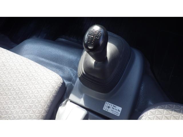 エルフトラック 　低床４．６ｔ平ボディ／ワイドセミロング／積載４６００ｋｇ／６速マニュアル／荷台木板／ＥＴＣ／エアコン／パワステ／パワーウインドウ／仕上げ済み（70枚目）