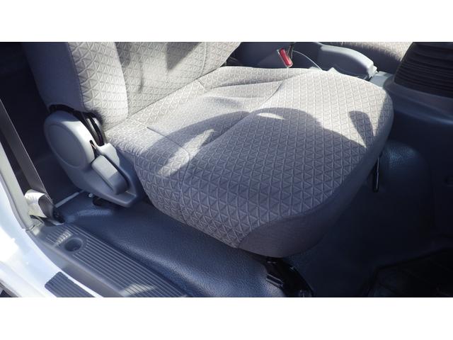 エルフトラック 　低床４．６ｔ平ボディ／ワイドセミロング／積載４６００ｋｇ／６速マニュアル／荷台木板／ＥＴＣ／エアコン／パワステ／パワーウインドウ／仕上げ済み（73枚目）