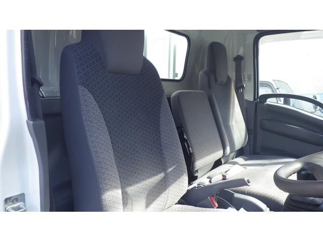 エルフトラック 　低床４．６ｔ平ボディ／ワイドセミロング／積載４６００ｋｇ／６速マニュアル／荷台木板／ＥＴＣ／エアコン／パワステ／パワーウインドウ／仕上げ済み（74枚目）