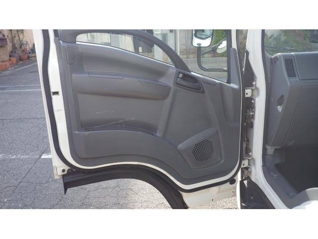 エルフトラック 　低床４．６ｔ平ボディ／ワイドセミロング／積載４６００ｋｇ／６速マニュアル／荷台木板／ＥＴＣ／エアコン／パワステ／パワーウインドウ／仕上げ済み（76枚目）