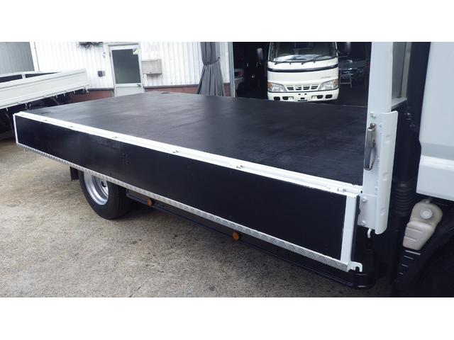 キャンター ロング　低床４．６５ｔワイドロング／積載４６５０ｋｇ／６速ＡＴ／オートマ／荷台鉄板張り／レーダーブレーキ／車線はみだし警告／ＥＴＣ／デュオニックオーバーホール（14枚目）