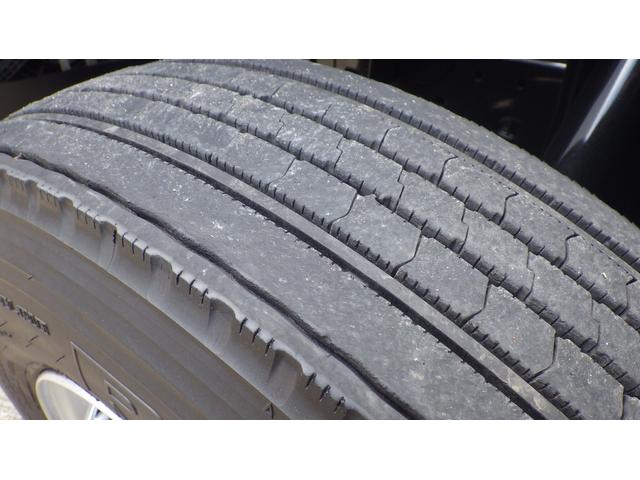 キャンター ロング　低床４．６５ｔワイドロング／積載４６５０ｋｇ／６速ＡＴ／オートマ／荷台鉄板張り／レーダーブレーキ／車線はみだし警告／ＥＴＣ／デュオニックオーバーホール（42枚目）