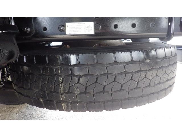 キャンター ロング　低床４．６５ｔワイドロング／積載４６５０ｋｇ／６速ＡＴ／オートマ／荷台鉄板張り／レーダーブレーキ／車線はみだし警告／ＥＴＣ／デュオニックオーバーホール（46枚目）